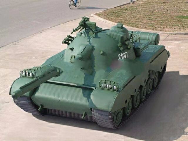 光泽军用充气坦克车